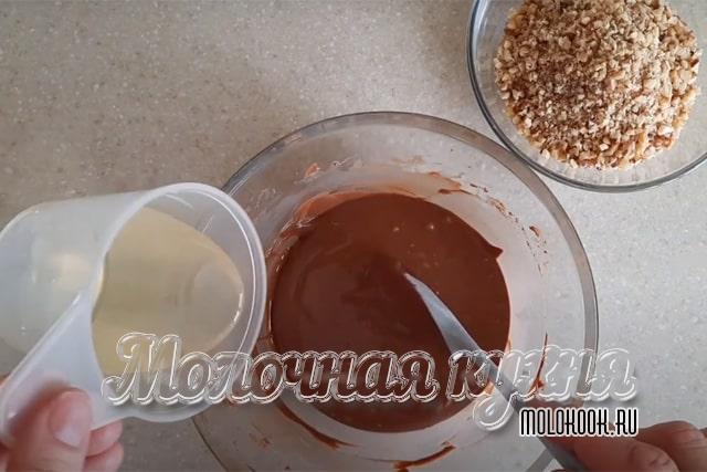 Добавит растительное масло